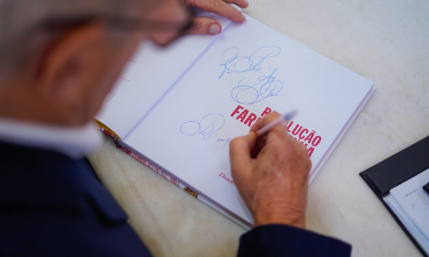 Escritor Luiz Coronel participa do Sarau Café com Letras