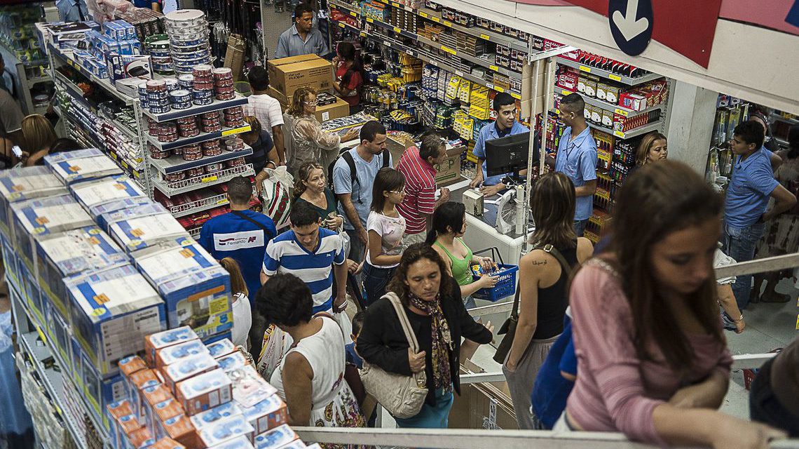 Endividamento e inadimplência do consumidor têm alta em agosto