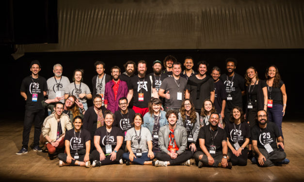 Porto Alegre em Cena encerra segunda com premiações