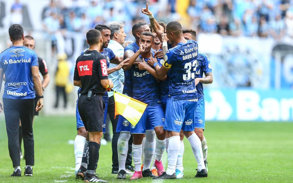 No dia do seu aniversário, Grêmio goleia o Goiás
