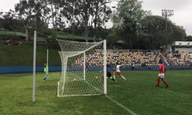 Avassaladoras, Gurias Coloradas goleiam Oriente