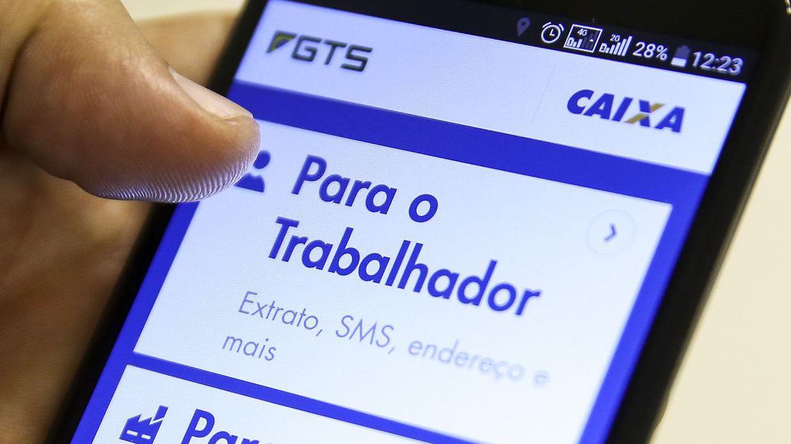 Trabalhadores já podem optar pelo Saque-Aniversário do FGTS