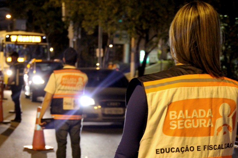 Ação conjunta interdita casa noturna e balada segura autua 18