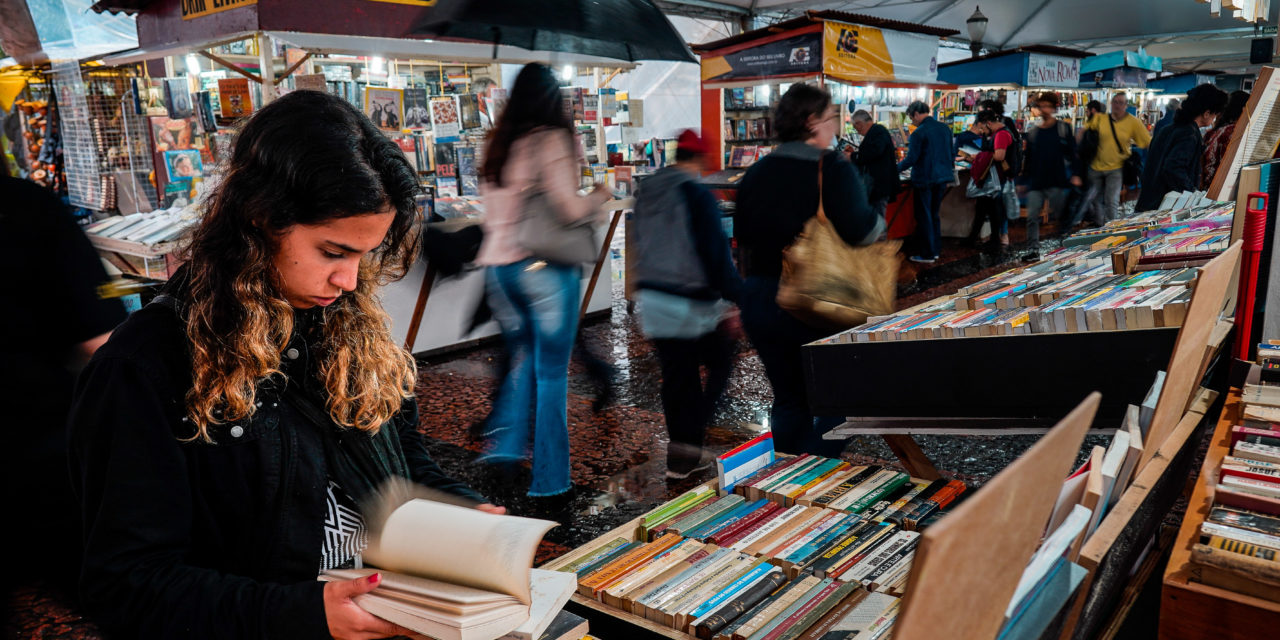 Feira do Livro terá passeio literário do Viva o Centro