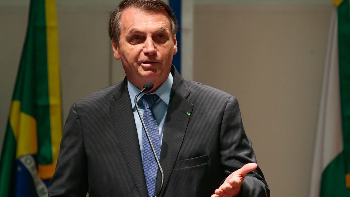 Desvalorização da moeda se deve a fatores externos, diz Bolsonaro
