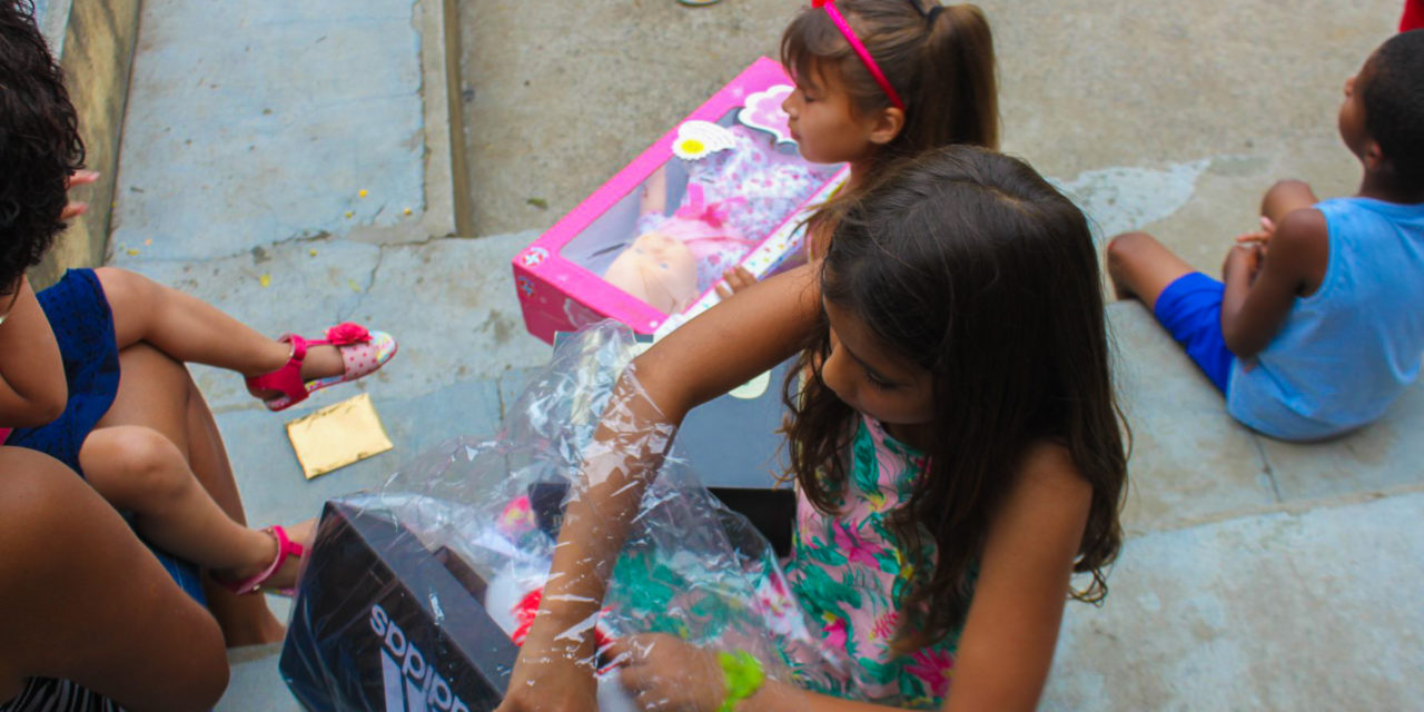 Natal Solidário em Porto Alegre: Doe brinquedos para crianças carentes, saiba como: