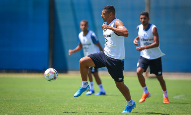 Grêmio se reapresenta e Diego Souza fala em entrevista coletiva