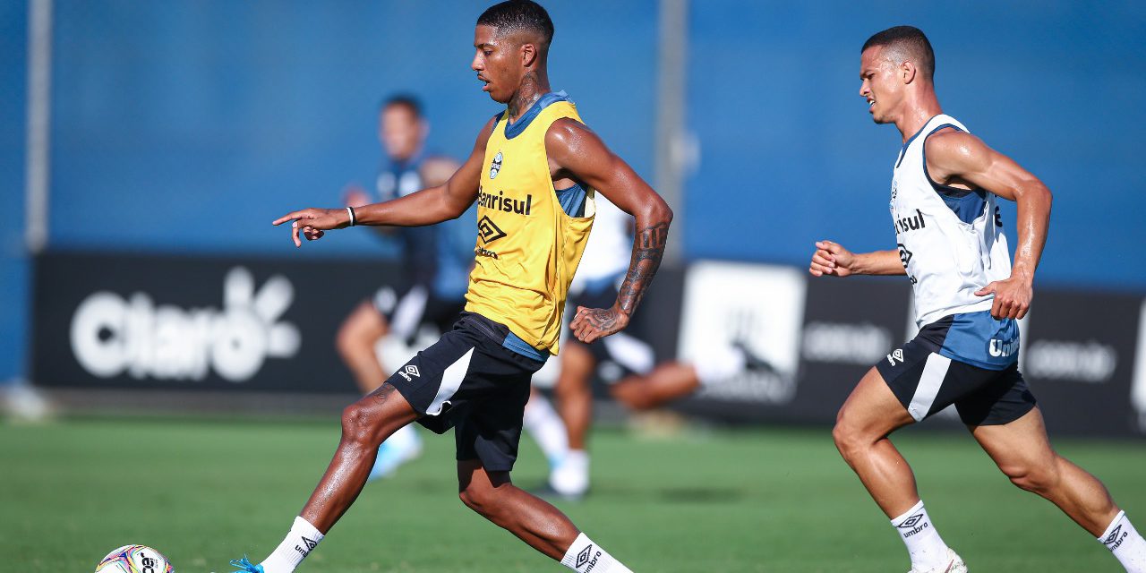 Jean Pyerre treina com bola e Grêmio faz mais uma atividade para a decisão contra o Caxias