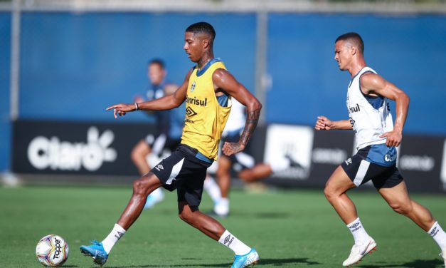Jean Pyerre treina com bola e Grêmio faz mais uma atividade para a decisão contra o Caxias