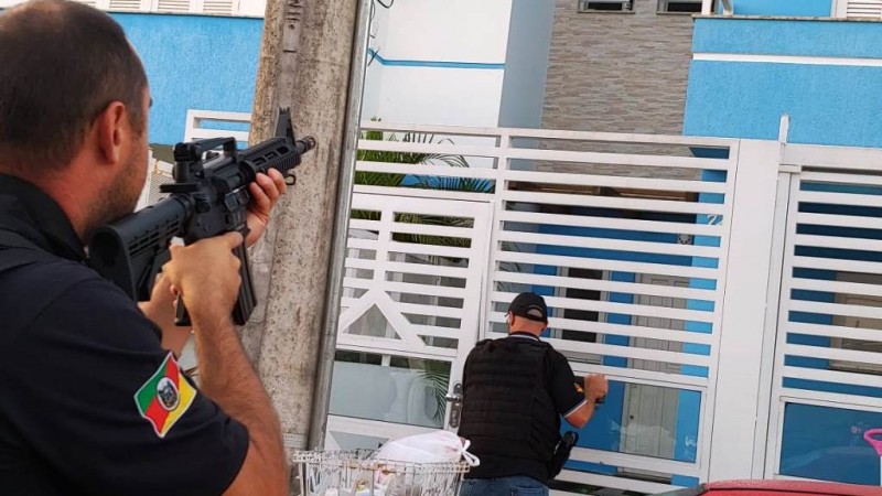 Operação Whiskey Charlie Bravo combate grupo que atua na lavagem de dinheiro, tráfico de drogas e outros crimes