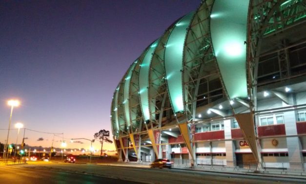 Beira-Rio verde em homenagem aos profissionais da saúde