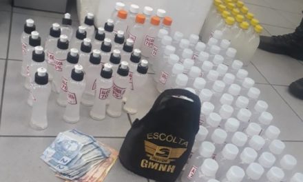 Quatro homens são presos vendendo álcool gel falsificado em Novo Hamburgo