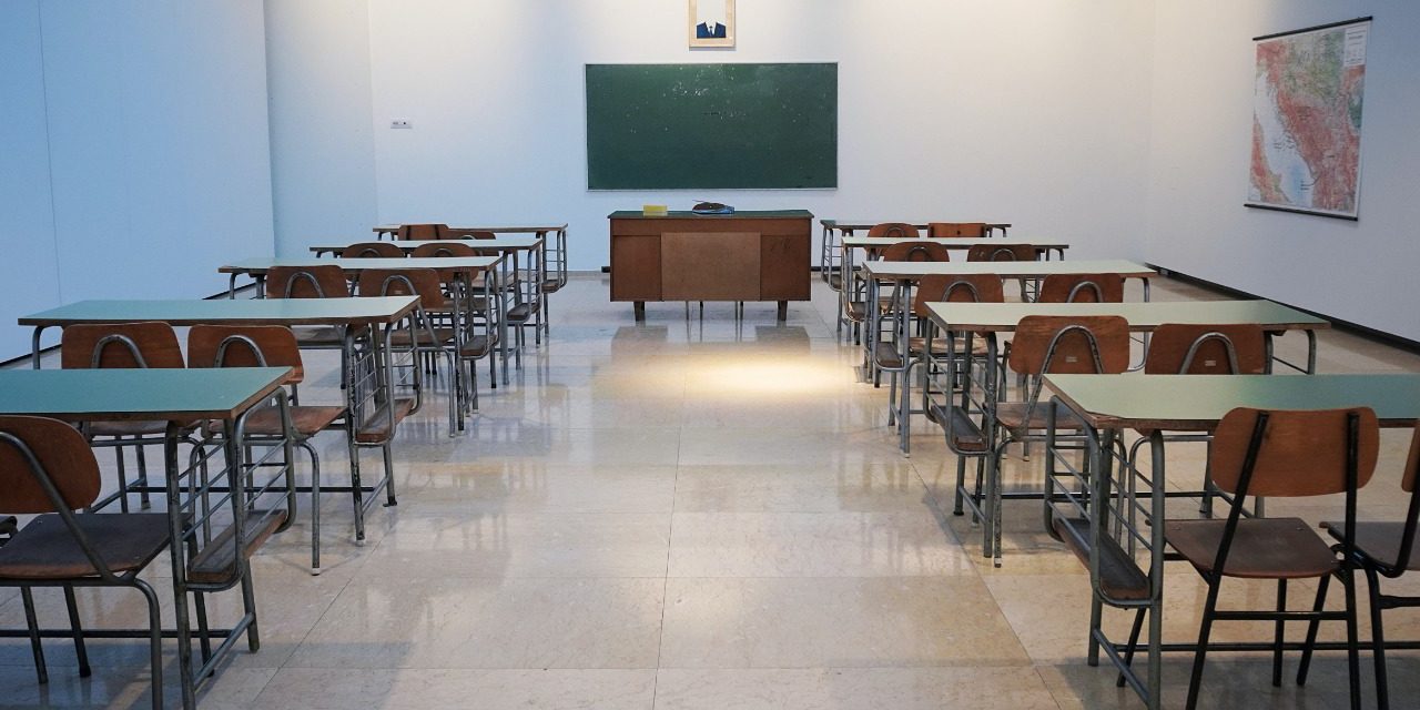 Grupo faz petição para protelar retomada presencial de aulas