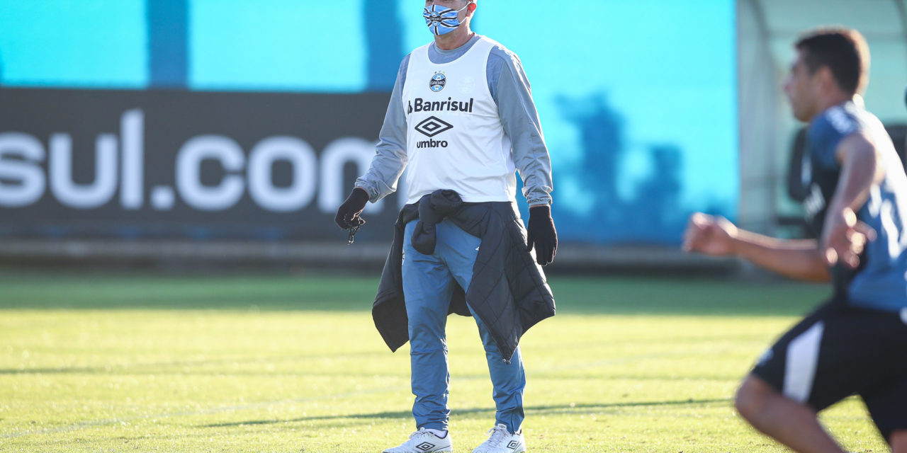 Grêmio evolui nos treinamentos táticos após liberação
