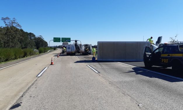 Mulher morre após carro ser esmagado na Freeway, em Santo Antônio da Patrulha