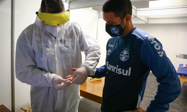 Dois jogadores do Grêmio estão em isolamento após testes da COVID-19