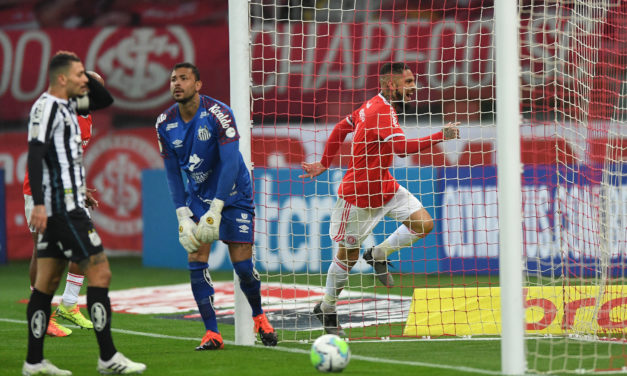 Internacional vence o Santos em noite de Guerrero