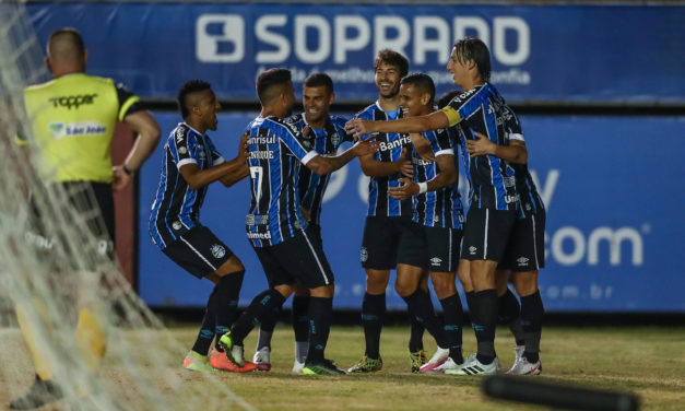 Grêmio coloca uma mão na taça