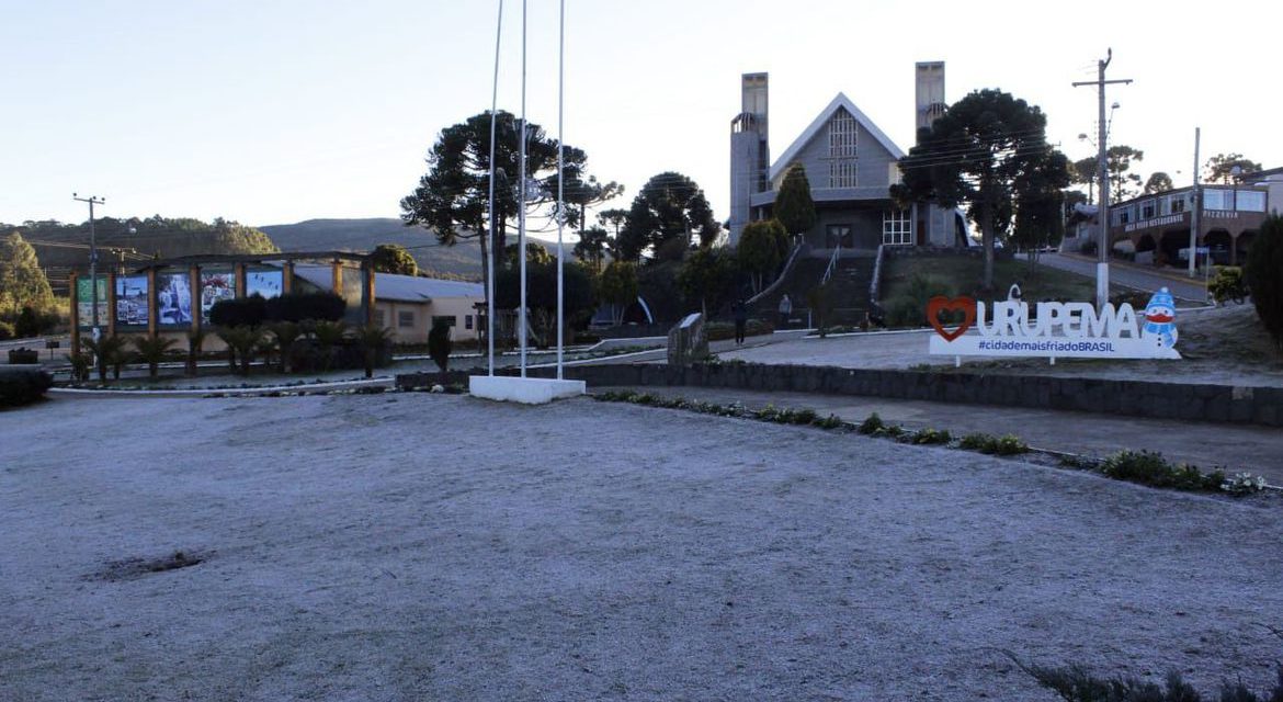 Onda de frio faz nevar no Rio Grande do Sul