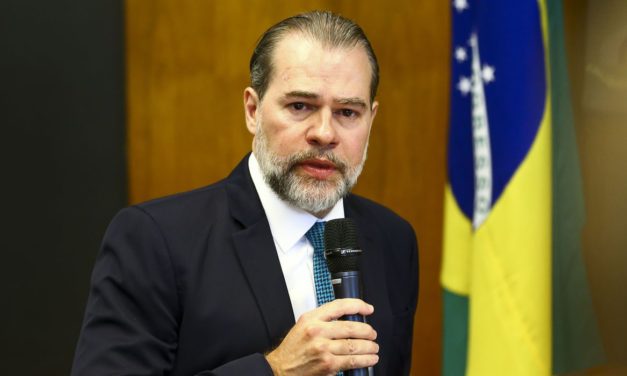 Presidente do STF é internado em Brasília