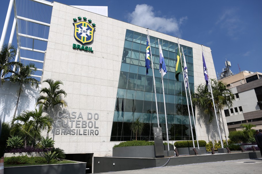 CBF está autorizada a marcar jogos entre 11h e 14h