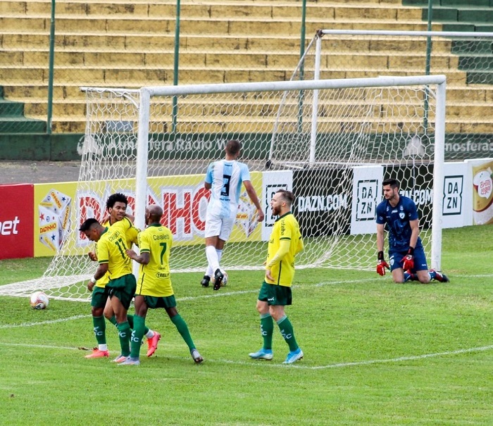Ypiranga anuncia duas saídas