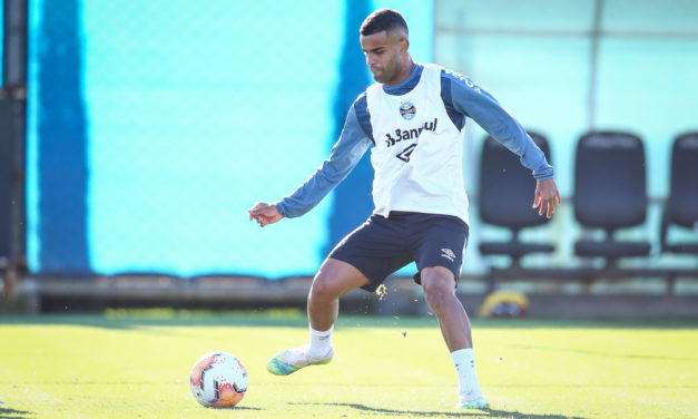 Grêmio encerra treinos para confronto com a Católica