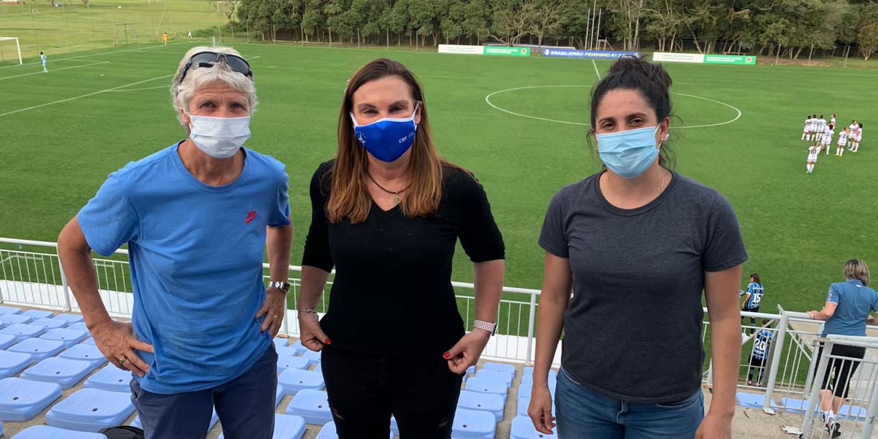 Técnica da Seleção Brasileira Feminina Pia Sundhage acompanha Grêmio x Iranduba no CFT Hélio Dourado