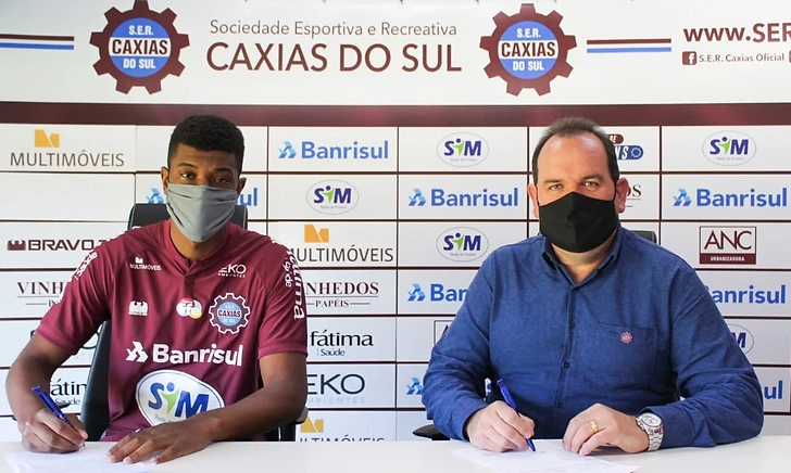 Zagueiro é apresentado no Centenário