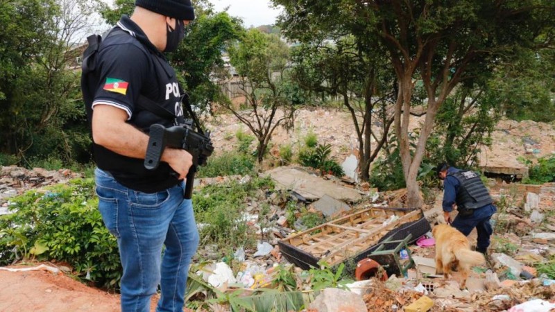 Traficantes são presos em Viamão durante operação contra o tráfico em condomínios populares