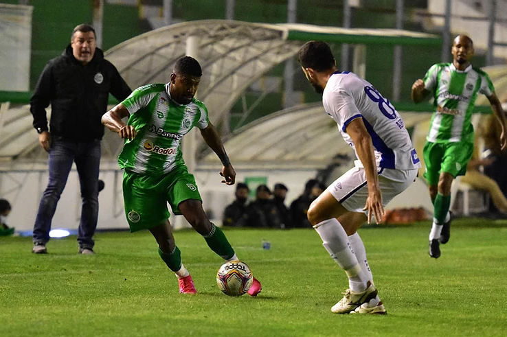 Após retornar as vitórias, atacante Capixaba quer Juventude no G4