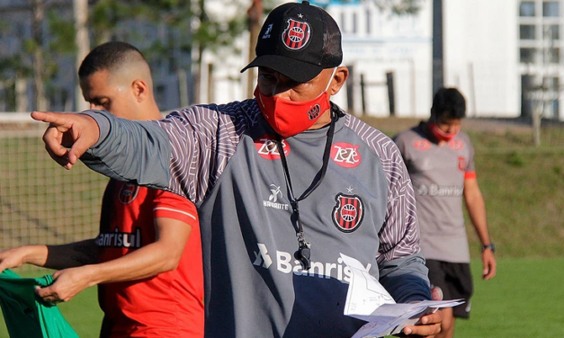 Técnico do Brasil de Pelotas pede demissão