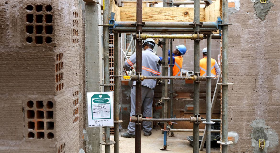 Construção civil apresenta inflação de 1,69% em outubro, diz FGV