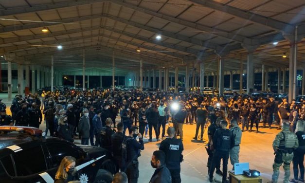 Megaoperação é deflagrada em cinco municípios gaúchos contra facção que se infiltrava em condomínios populares
