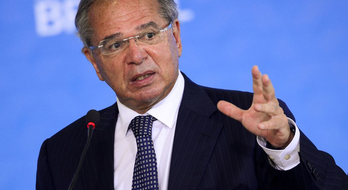 Guedes diz que país vai perder menos empregos que na última recessão