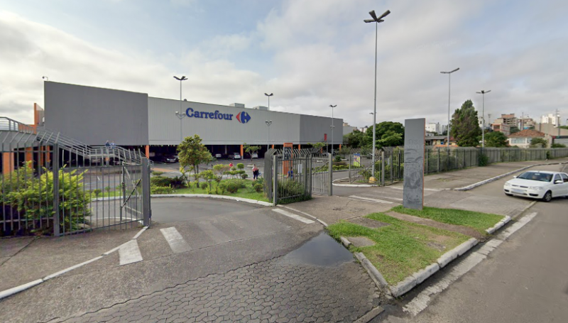 Carrefour determina fechamento de lojas até 14h em respeito à morte de João Alberto