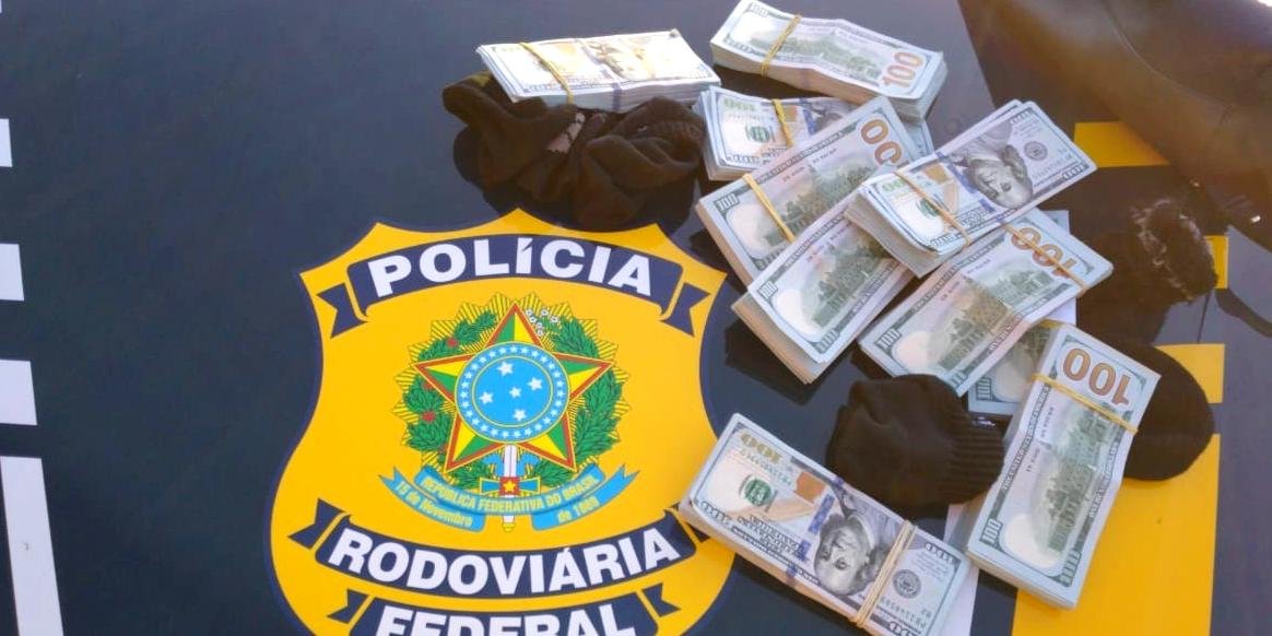 PRF apreende 100 mil dólares em carro na BR 116, em Pelotas