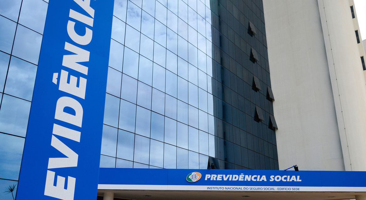 INSS, AGU e MPF firmam acordo para acabar com filas por benefícios