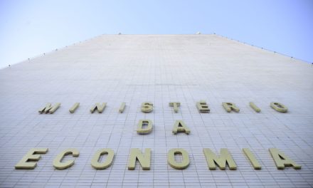 Ministério melhora previsão de queda da economia