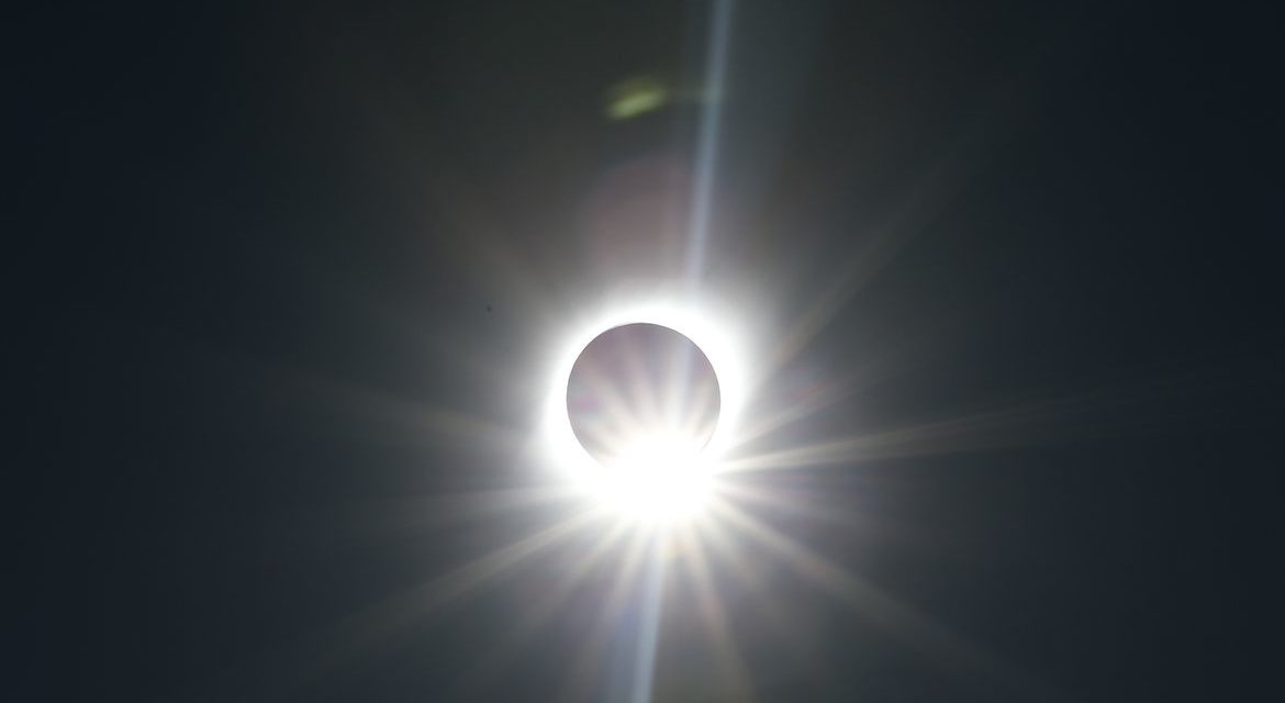 Brasil terá eclipse solar parcial hoje, entre meio-dia e 15h