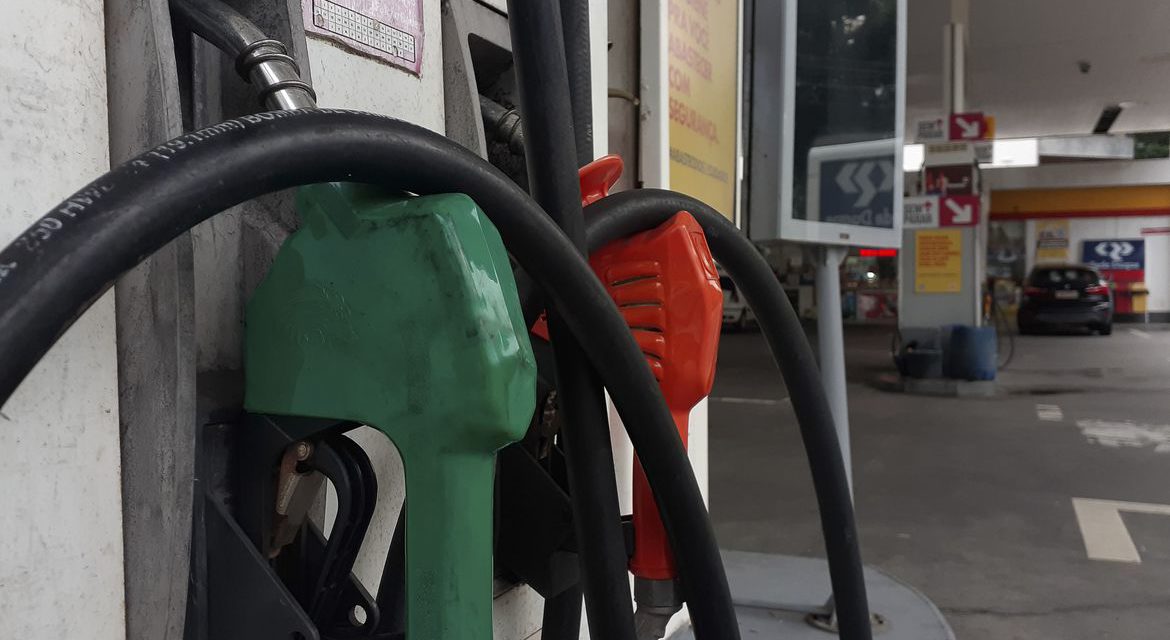 Gasolina sobe 5% a partir de hoje para as distribuidoras