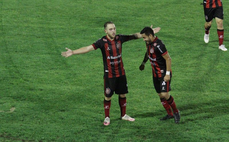 Brasil de Pelotas vence o Guarani e respira na tabela