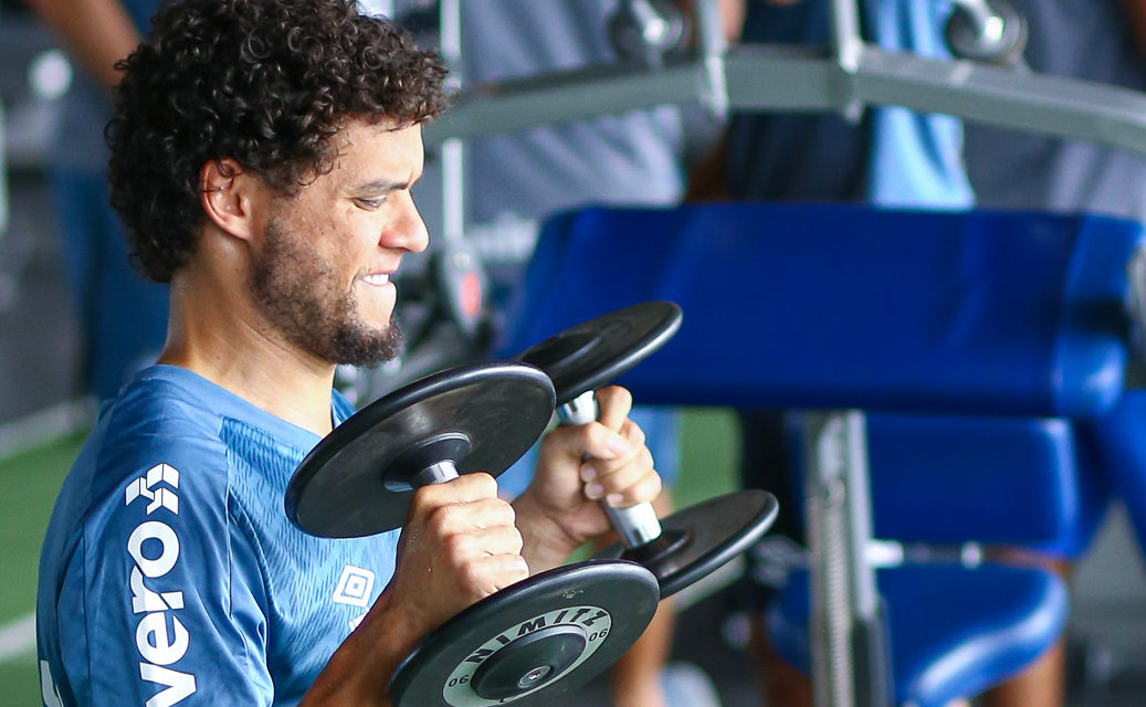 Grêmio faz treino regenerativo e inicia preparação para o confronto com o Sport