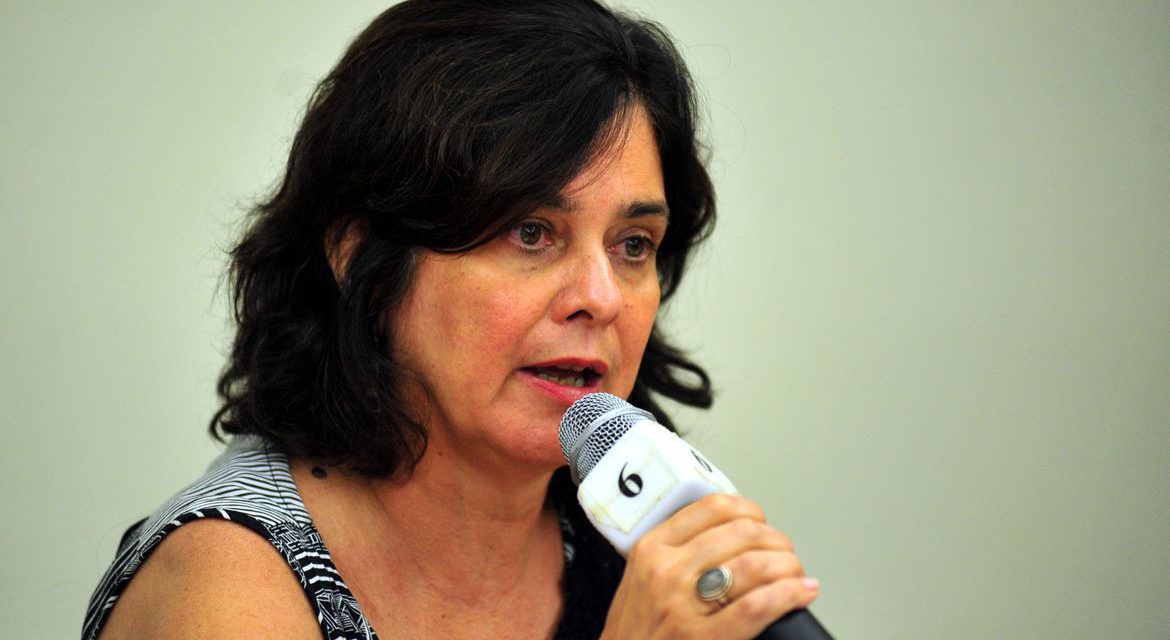 Primeiras doses da vacina AstraZeneca estarão disponíveis em fevereiro