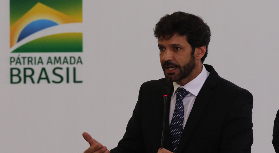 Marcelo Álvaro deixa o Ministério do Turismo