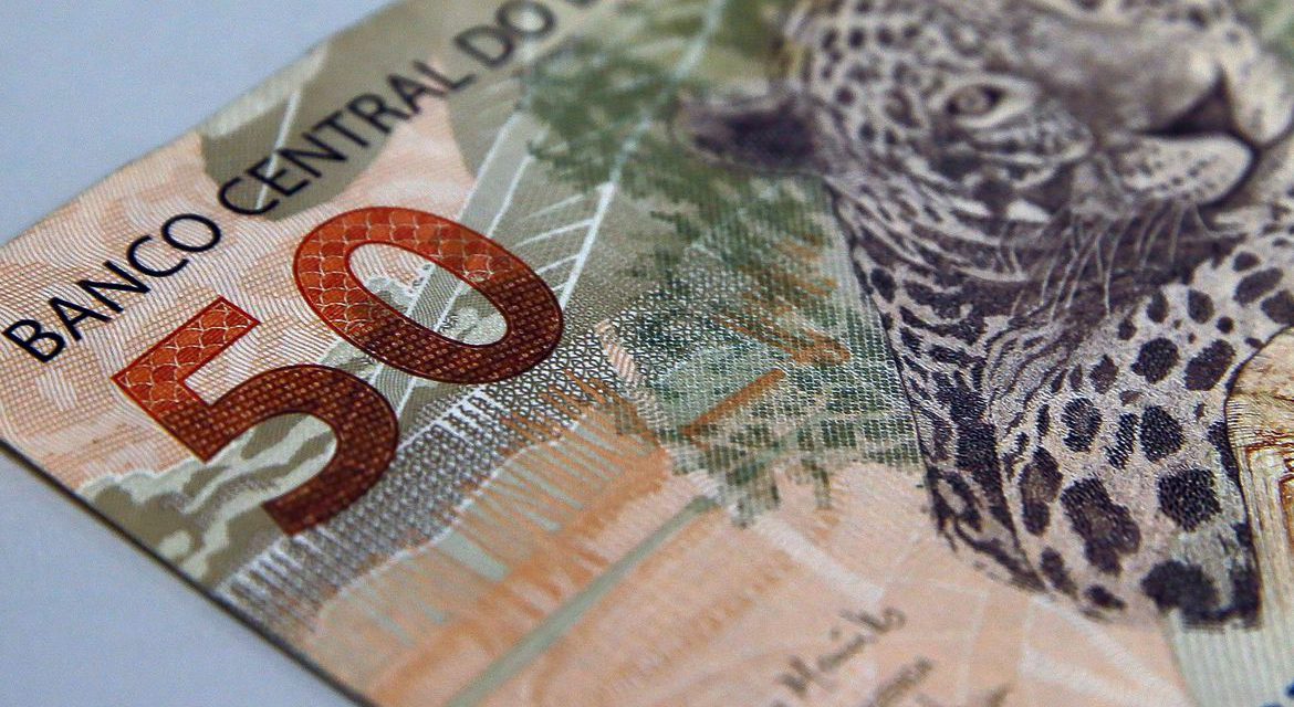 Governo aumenta salário mínimo para R$ 1.100