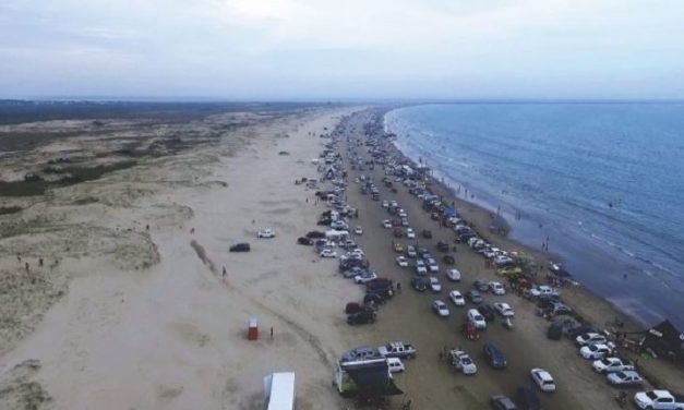 Prefeitura de Rio Grande autoriza veículos na praia e música ao vivo