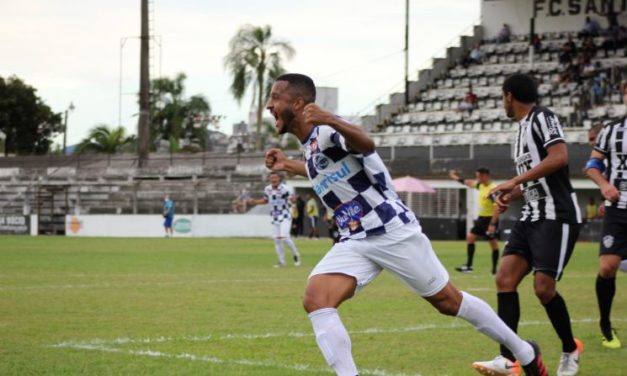 Zagueiro Rafael Castro vira goleador e mantém a esperança do título na Copa FGF