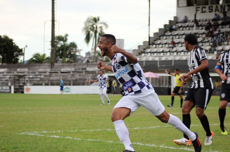 Zagueiro Rafael Castro vira goleador e mantém a esperança do título na Copa FGF