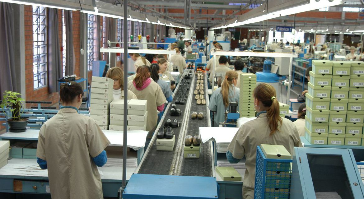 Inflação na indústria desacelera para 1,39% em novembro, aponta IBGE
